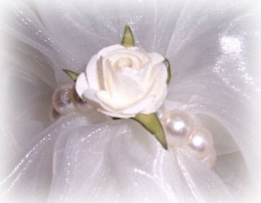 Perlenserviettenring mit einer Rose 1