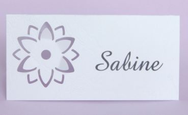 Tischkarten - Tischkarte mit einer ausgestanzten Blume. Tischdekoration von Tischdeko-online 1