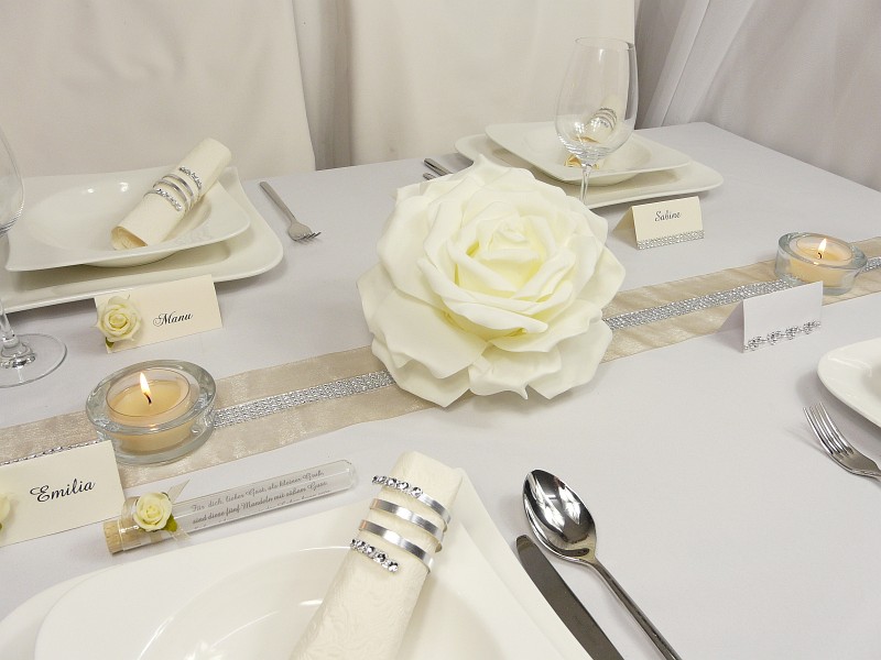 Mustertisch 2 zum Geburtstag mit großer Rose - Tischdeko Geburtstag mit Gastgeschenken, Tischkarten Tischbändern bei Tischdeko-online