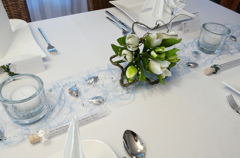 Mustertisch zur Kommunion Konfirmation Nr. 6 mit Tulpen und Fischen