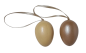 Preview: Detailaufnahme eines kleinen Ostereis in Beige, ca. 4 x 3 cm groß, mit feiner Schlaufe zum Aufhängen.