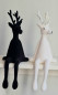 Preview: Detailansicht weiße Hirschfigur aus beflocktem Kunststoff – elegante Winterdekoration