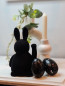 Preview: Winkender Hase "Winky" in Schwarz, 20 cm