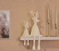 Preview: Detailansicht weiße Hirschfigur aus beflocktem Kunststoff – elegante Winterdekoration