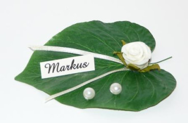 Kleines Blatt mit einer Rose und Perlen. Tischdeko-online.de  3
