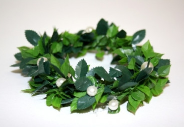 Kerzenring aus Rosenblättern und Perlen 3