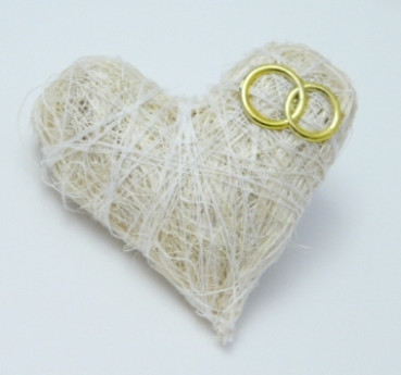 Gastgeschenk Sisalherz mit zwei Ringen -  B1