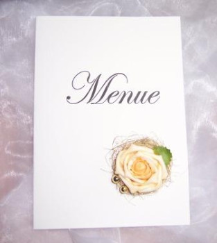 Menükarte mit einer Rose, Sisalnest und Perlen  2