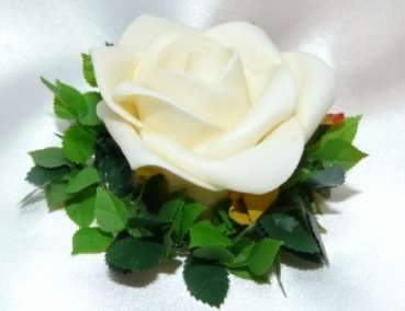 Gastgeschenk Rose in Rosenblättern. Zur Hochzeit, Silberhochzeit 2