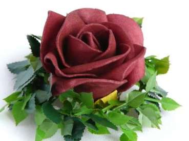 Gastgeschenk Rose in Rosenblättern. Zur Hochzeit, Silberhochzeit 4