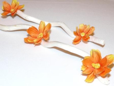Gebleichtes Kuwa-Stöckchen mit Blüten 1