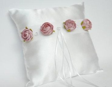 Accessoires zur Hochzeit - Ringkissen mit Rosen. Tischdeko-online.de 3