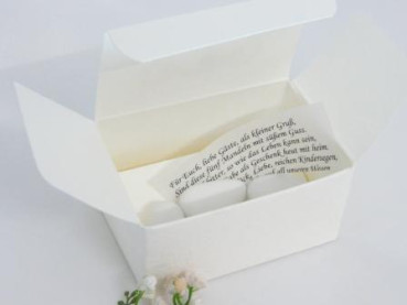 Gastgeschenk Truhe mit zwei Herzen 4