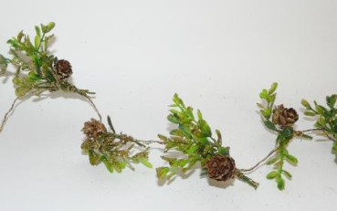 Girlande mit Buchs und Zapfen. Weihnachtsdeko Tischdeko 2