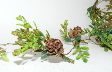 Girlande mit Buchs und Zapfen. Weihnachtsdeko Tischdeko 3