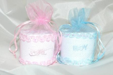 Baby-Geschenkkörbchen blau und rosa 1