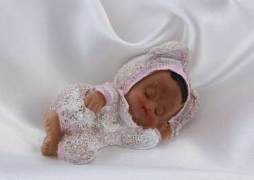 Taufdeko - Figur dunkelhäutiges Baby liegend, rosafarben - 2