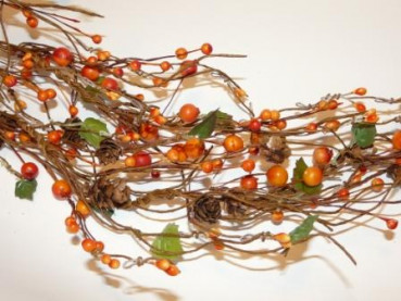 Girlande mit Beeren und Zapfen. Beerengirlande Tischdeko-online 1