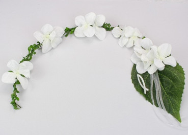 Ehrenplatzdeko mit Hortensienblüten