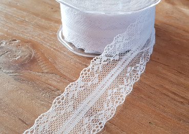 1 m Spitze mit Blümchen in 4 Farben