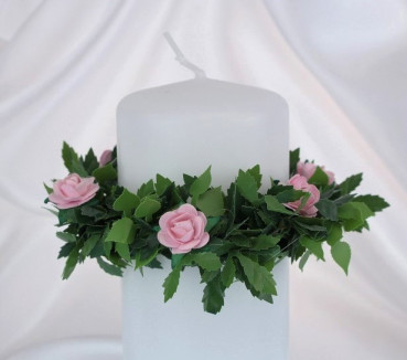 Tropfschutz aus Rosenblättern und kleinen Rosen - 1