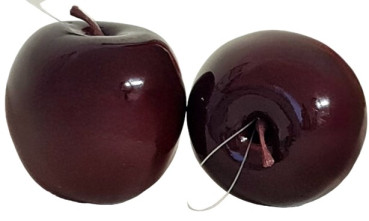 Apfel aus Kunststoff in der Farbe Bordeaux, hochglänzend