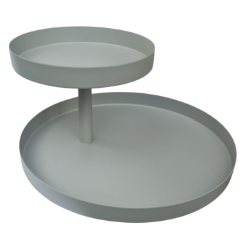 Zweistufige Etagere aus schwarzem Metall mit dezentriertem Design auf hellem Holztisch