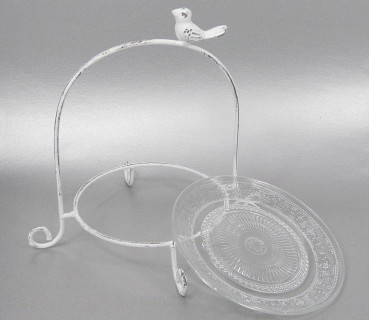 Weiße Etagere mit Glasteller