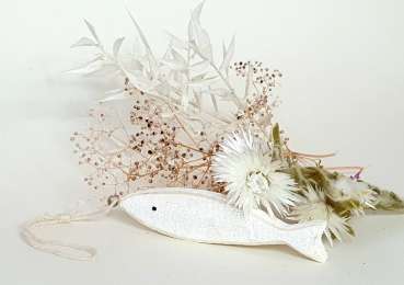 weißer Fisch aus Holz mit einer Schnur - Fischhänger im Shabby Chic - 2
