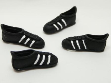 4 Mini-Fußballschuhe als Streudeko. Tischdeko-online für den Fussball 3