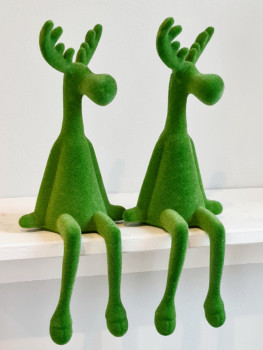 Grüner Sitzelch „Nordic Green“ aus beflocktem Kunststoff, 31 cm groß