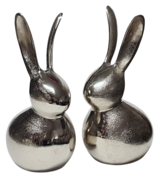 Moderner Osterhase aus Metall in Silber als elegante Wohnraumdekoration