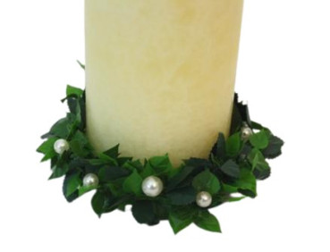 Kerzenring aus Rosenblättern und Perlen 2