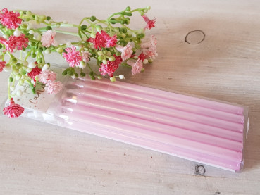 Lange Stumpenkerze in der Farbe maigrün/lindgrün 2