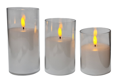 Drei LED Kerzen mit Rosenmotiv in unterschiedlichen Höhen aus satiniertem Glas mit warmweißem Licht