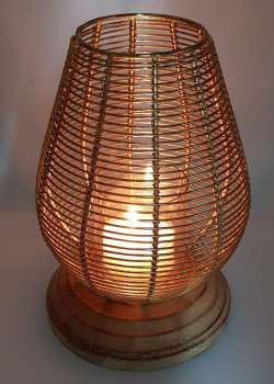 Windlicht "Purna" aus Metall mit Holzfuß - 3