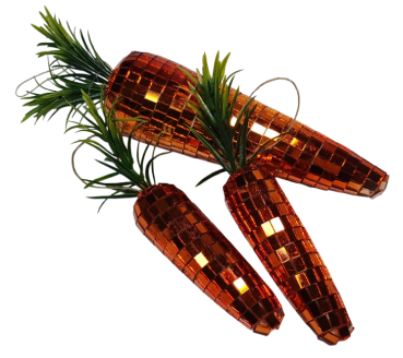 Drei verspiegelte Deko-Karotten im Disco-Look in Kupferoptik auf dunklem Hintergrund