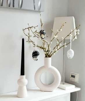 Weiße, matte Keramikvase in Ringform, Blumenvase - 3