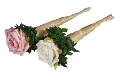 Sisaltüte mit einer Rose und Rosenblättern 3