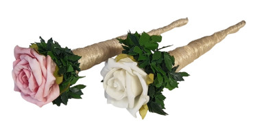 Sisaltüte mit einer Rose und Rosenblättern 1