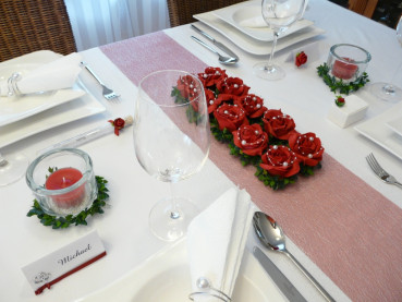 Gastgeschenk große Rose in Rosenblättern mit Perlen 6