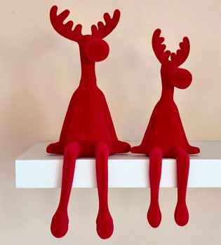 Elchfigur Weihnachten, Deko Elch sitzend, skandinavische Weihnachtsdekoration, Kantenhocker Elch rot, Weihnachtsdeko Elchfigur rot