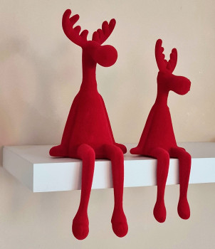 Elchfigur Weihnachten, Deko Elch sitzend, skandinavische Weihnachtsdekoration, Kantenhocker Elch rot, Weihnachtsdeko Elchfigur rot