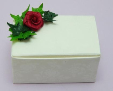 Gastgeschenk Truhe mit Efeu und einer Rose 2