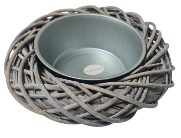 Weidenkranz mit einem Zinkeinsatz