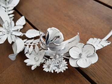 Blumenring, Blumenhänger aus Metall, geweißt im Vintagelook - 4