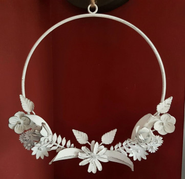 Blumenring, Blumenhänger aus Metall, geweißt im Vintagelook - 1