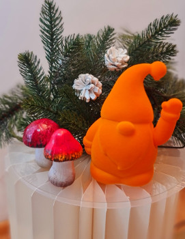 Winkender Weihnachtsmann Wichtel Orange, beflockte Dekofigur