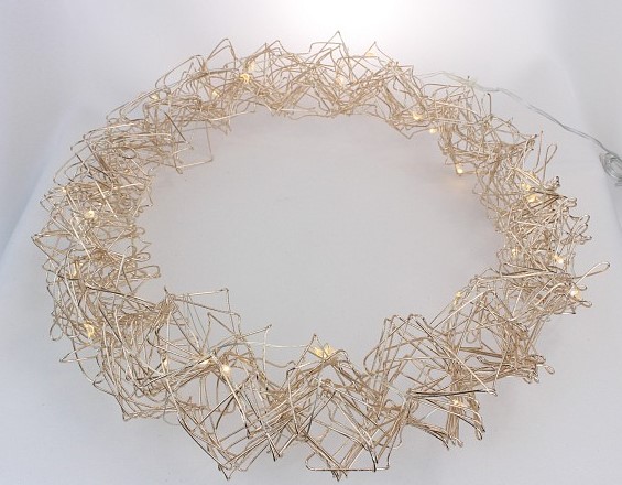 Eleganter Metallkranz Mit 30 Led Lichtern Und Einem Timer