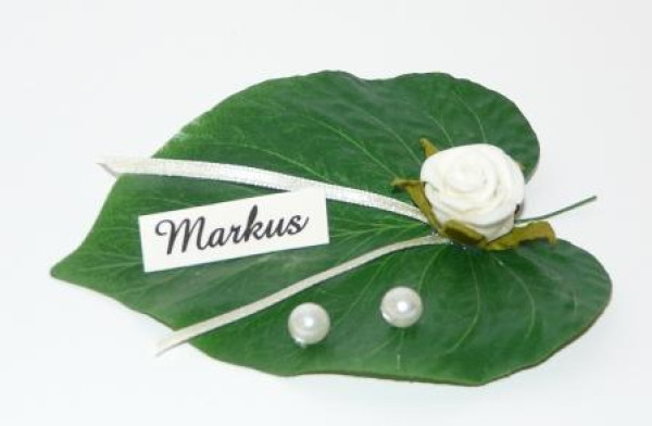 Kleines Blatt mit einer Rose und Perlen. Tischdeko-online.de  3